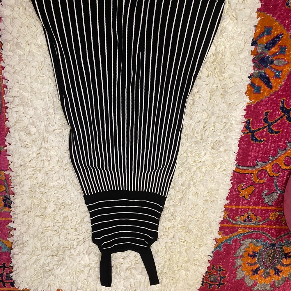 Banana republic black and white knit dress
